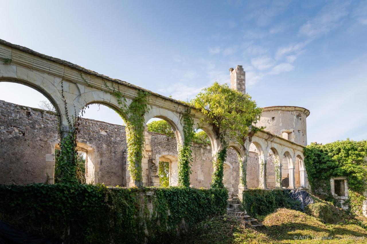 Le Vieux Chateau De Hommes Exterior photo