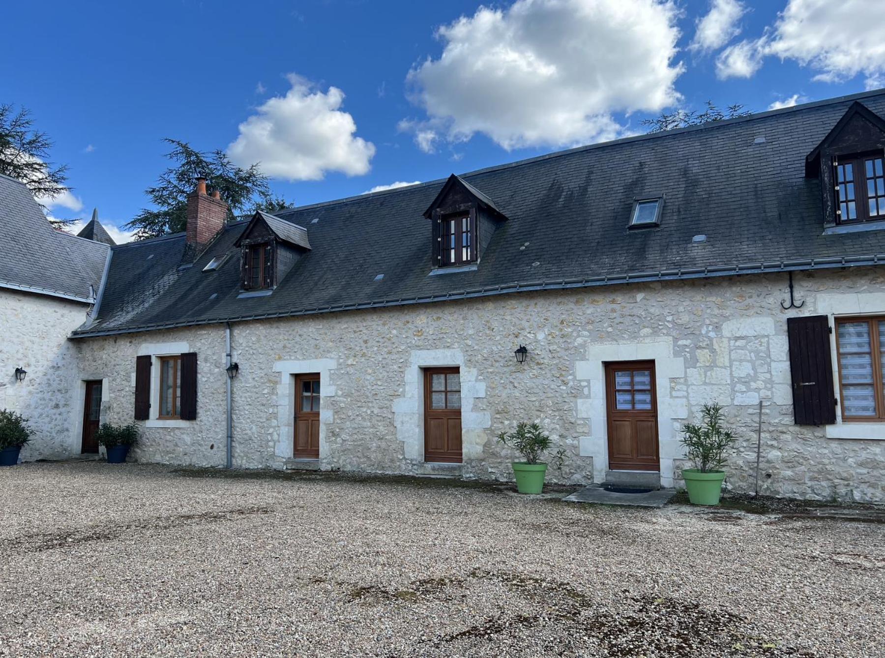 Le Vieux Chateau De Hommes Exterior photo