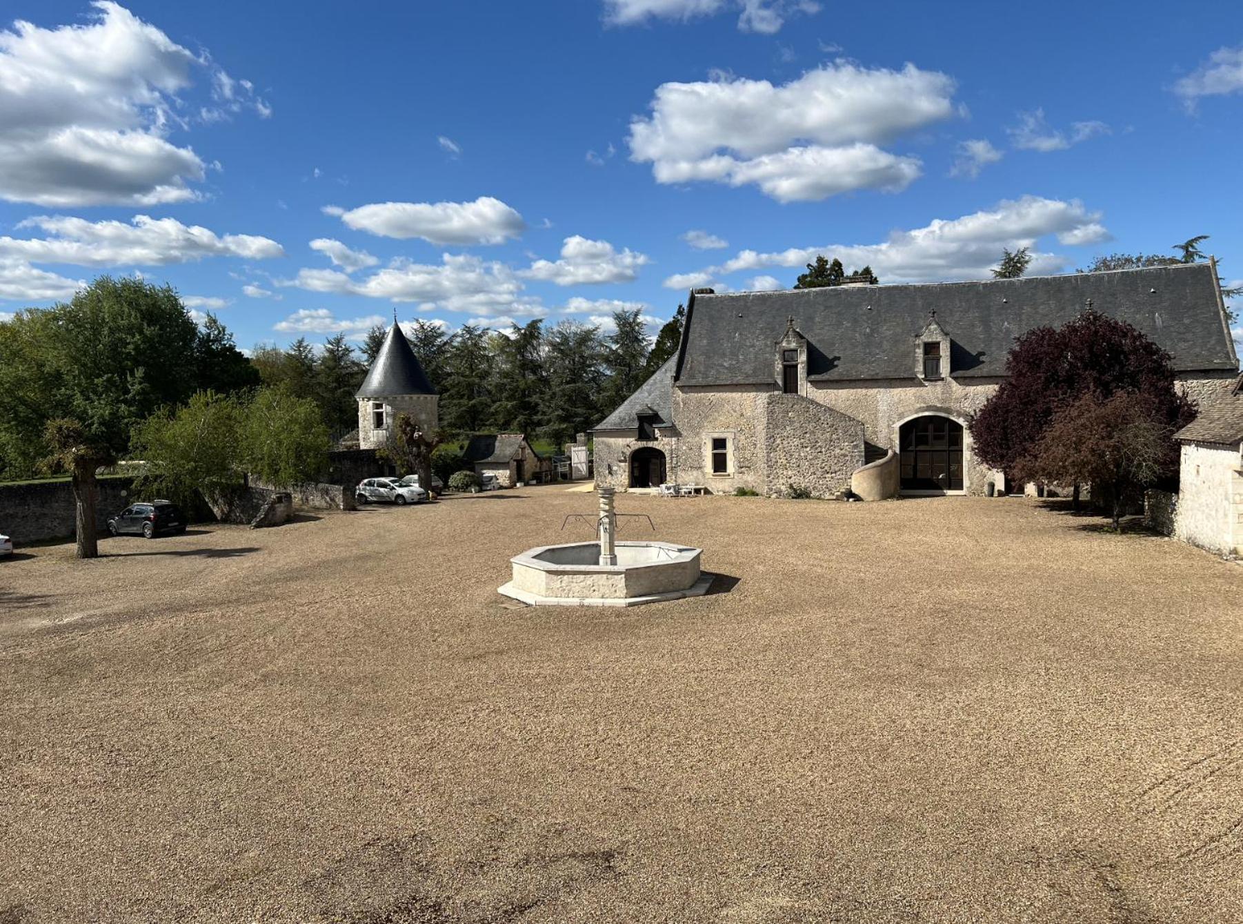 Le Vieux Chateau De Hommes Exterior photo